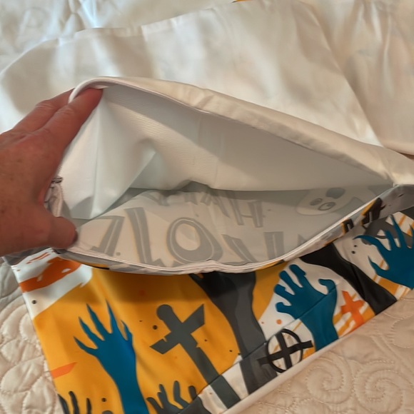 Halloween pillow covers set a 4 - Picture 7 of 7